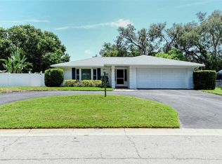 608 Saint Andrews Dr, Sarasota, FL 34243