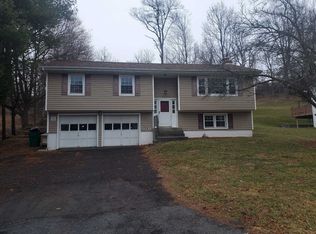 13 Sharon Dr, Fishkill, NY 12524