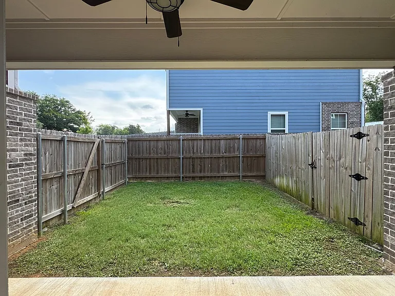 1655 S Kennedy Ave — Photo 23