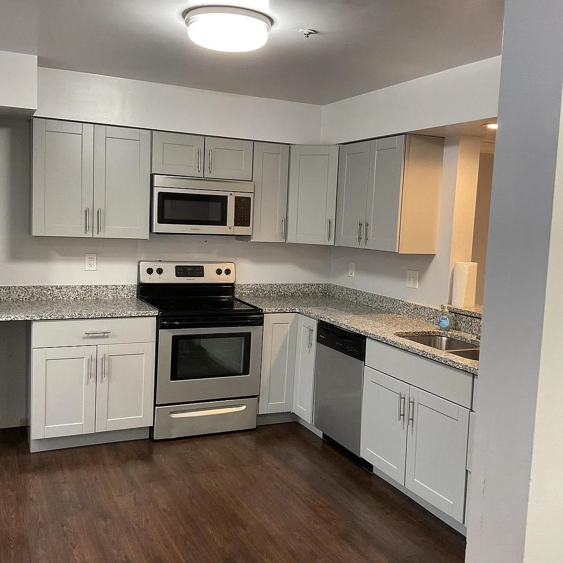 3 bed, 2.5 bath, 2396 sqft, $3,100 — Photo 4