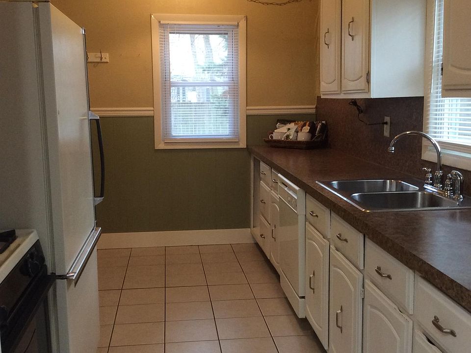 1st image of 3858 Loraine Ave SW