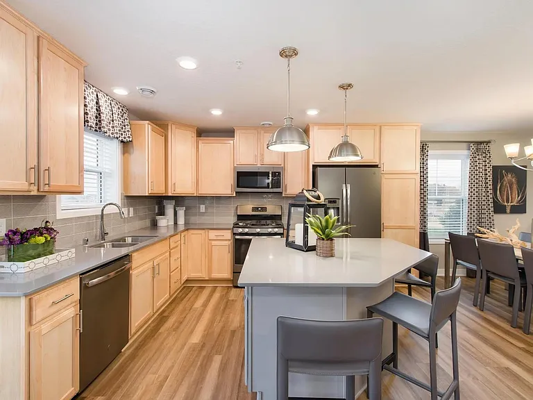 8064 Abercrombie Ln — Photo 2
