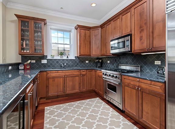 4th image of 3158 N Paulina St #4