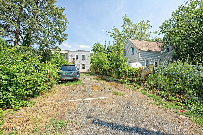 4th image of 252 Morton Avenue