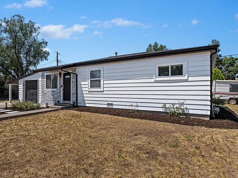 5750 S 4060 W — Photo 2