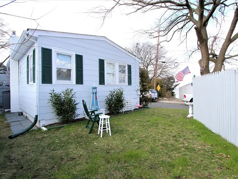 70 E Front St — Photo 8