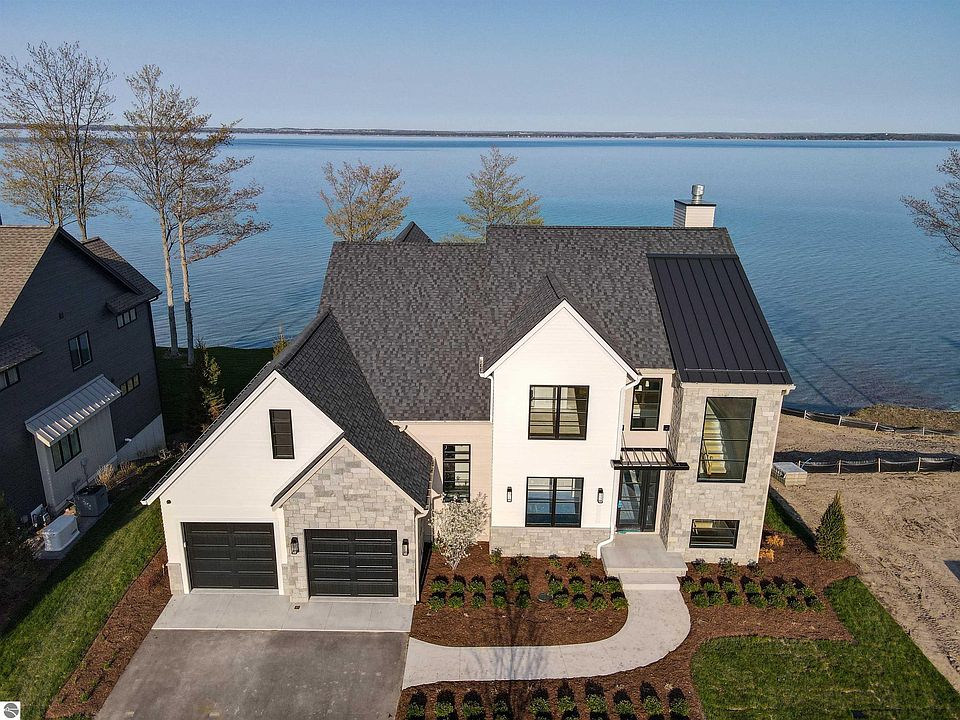 1st image of 15706 Shoreline Ct