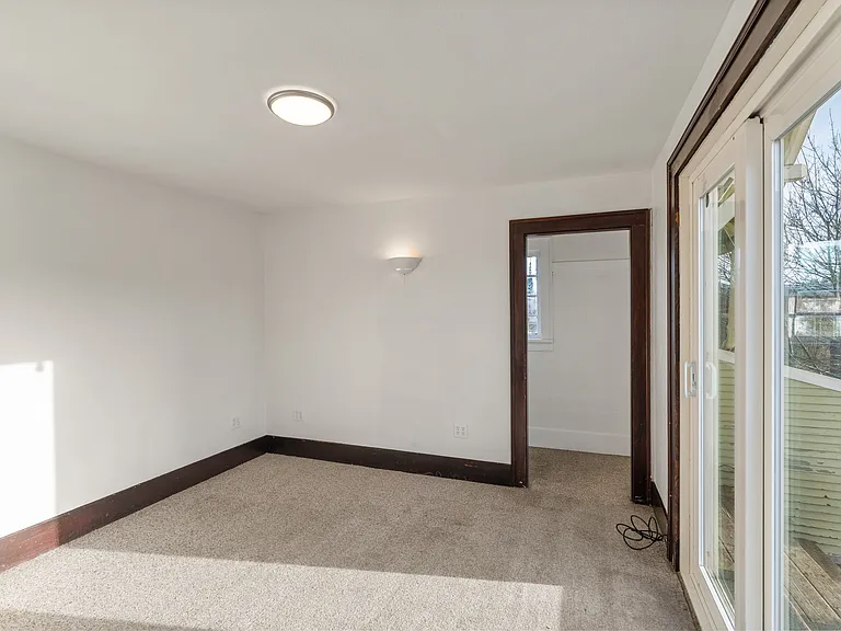107 W 4th St #D — Photo 11