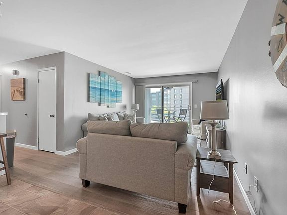 2nd image of 128 Clinton Reef Dr #128