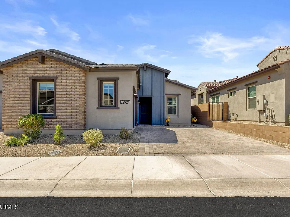 32924 N 73rd Way