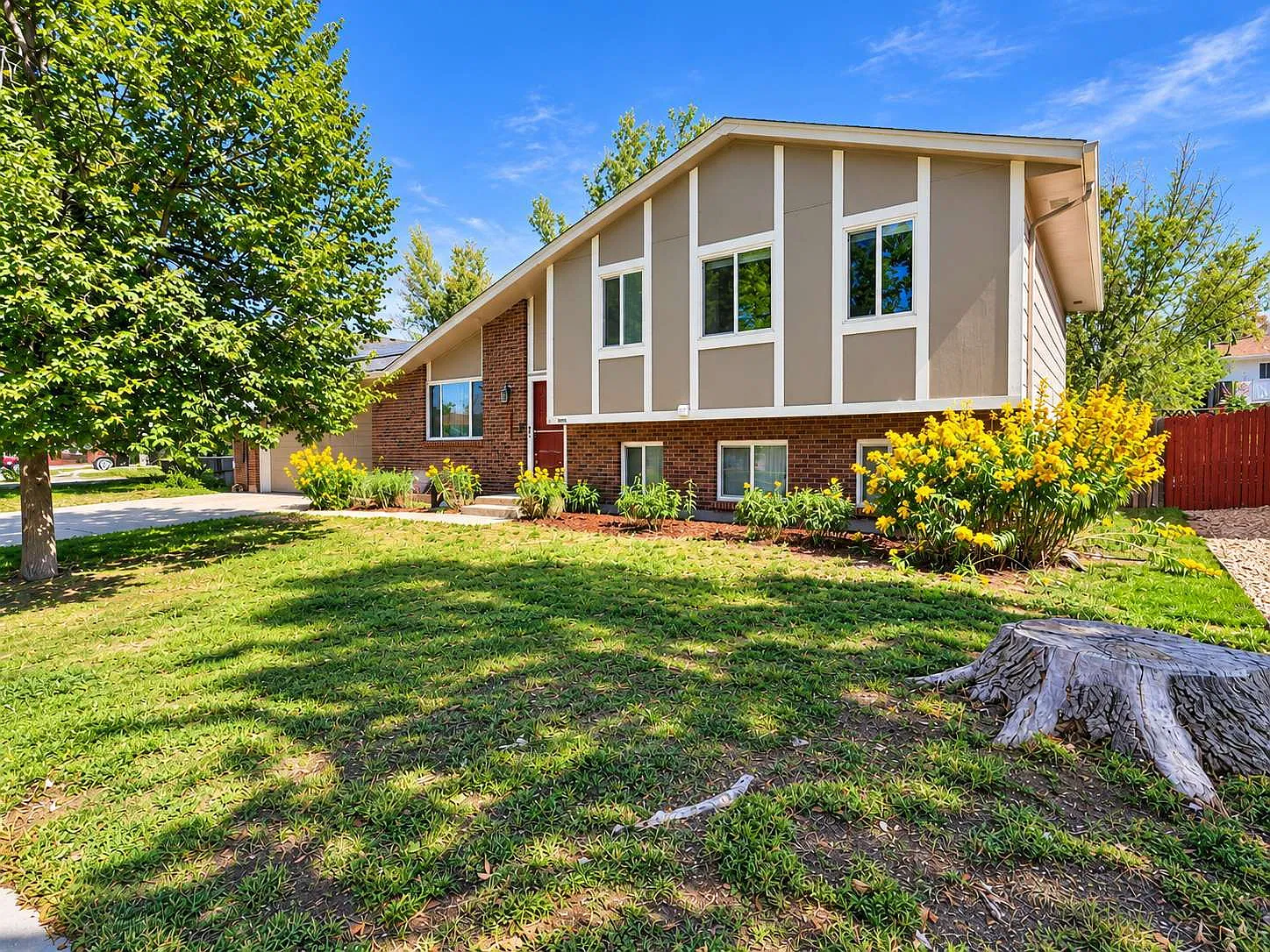 3 bed, 2.0 bath, 1730 sqft, $2,995 — Photo 3