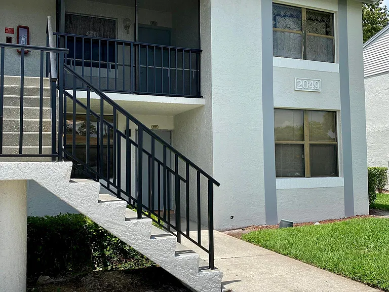 2049 Skimmer Ct W — Photo 30