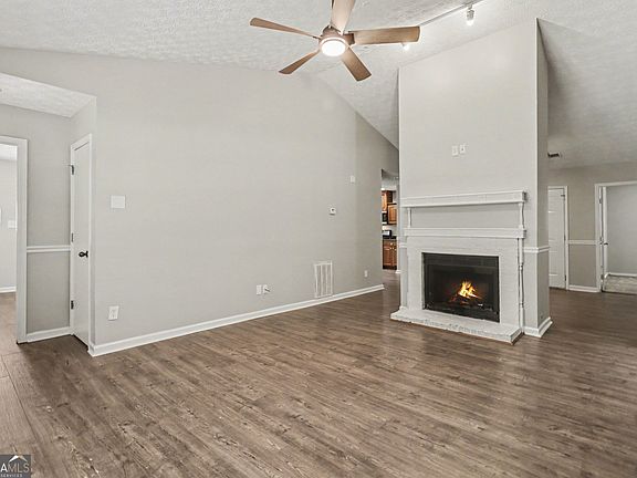 5th image of 627 Towngate Blvd