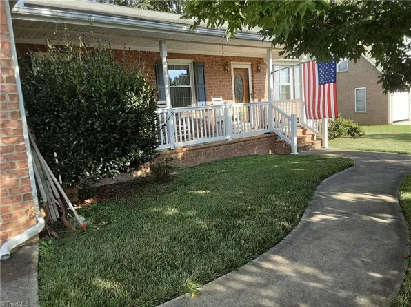 109 Hampton Estates Dr, Lexington, NC 27295