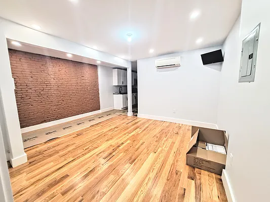 Rented by Friedman Mayer, LREB | media 1