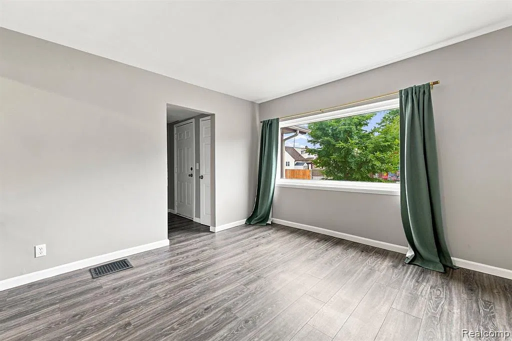 2 bed, 943 sqft, $2,200 — Photo 2