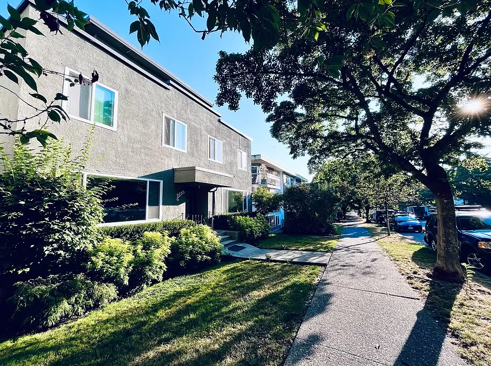 2341 York Ave #C2