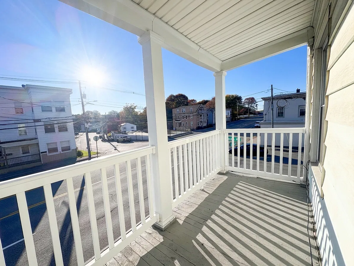 3 bed, 1400 sqft, $2,100 — Photo 4