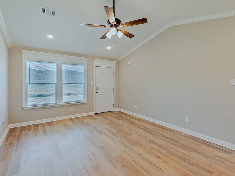 825 Pine Tree Rd — Photo 11