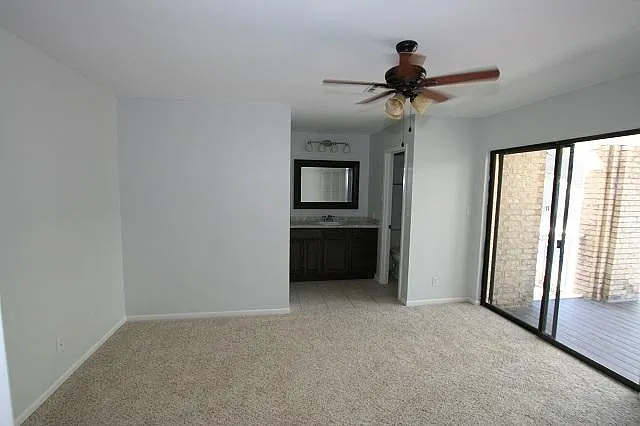 105 Maplewood Dr #D — Photo 5