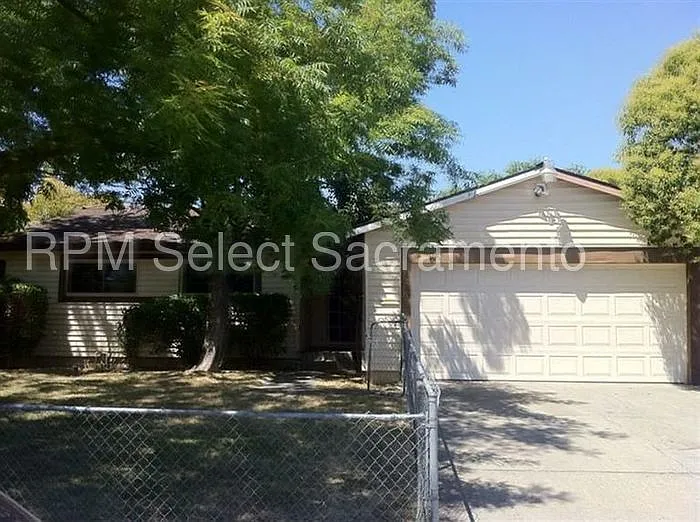 3409 Gates Way photo 1
