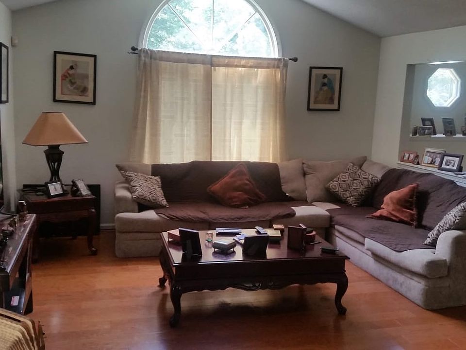 1st image of 2102 Oakland Ridge Dr #1