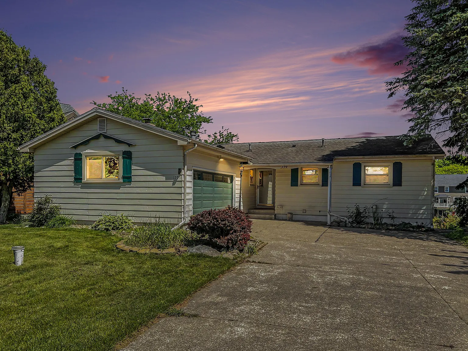 179 Somerset Dr — Photo 1