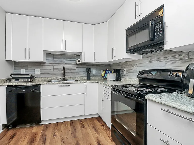 1001 Churchill Downs Ct #J — Photo 22