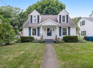 931 Cambridge Dr, Kalamazoo, MI 49001
