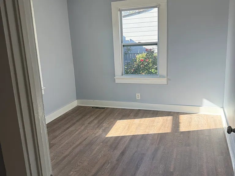138 Whitman Cir — Photo 5