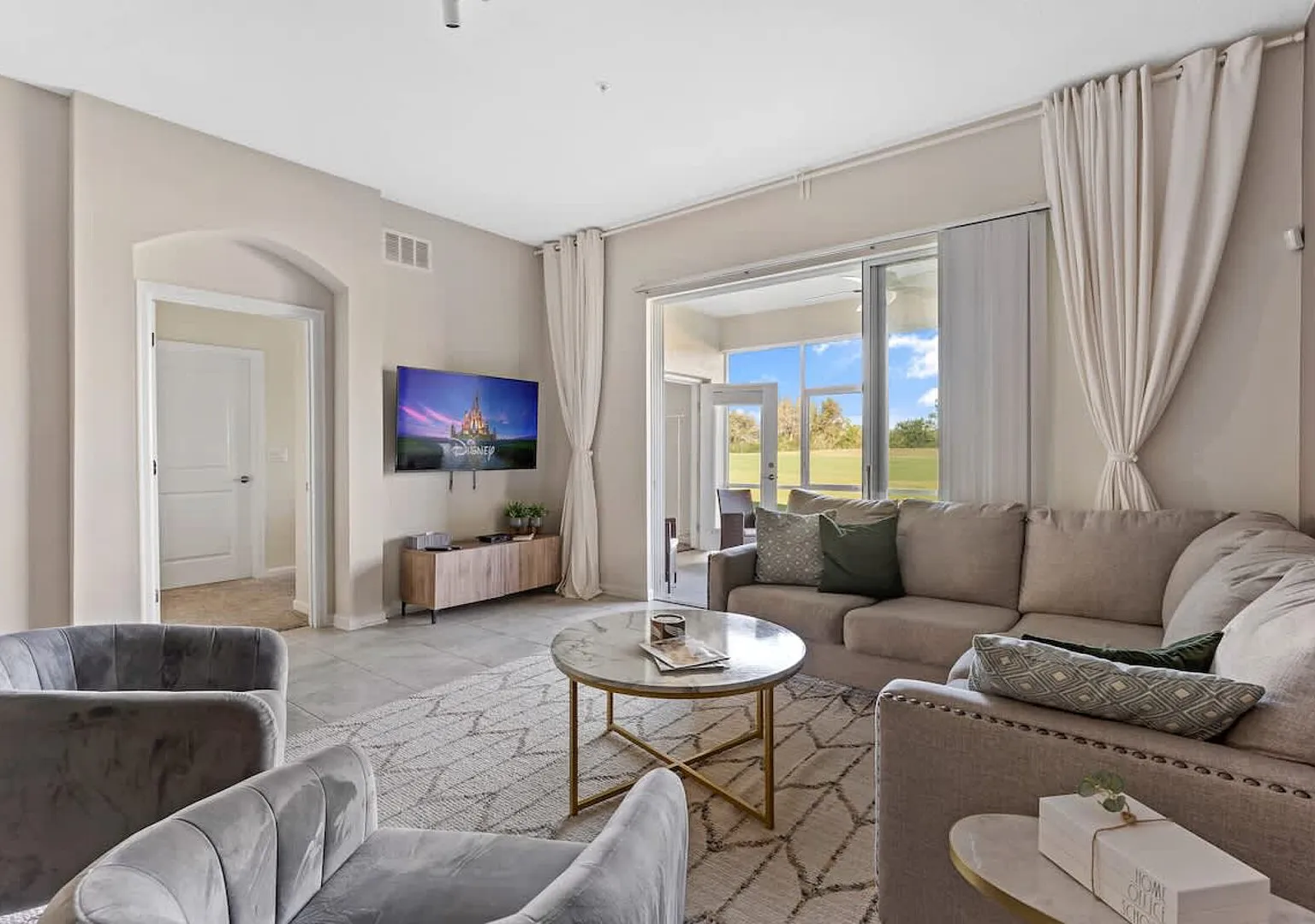 Amazing 2BR Apartment at Champions Gate — Photo 1