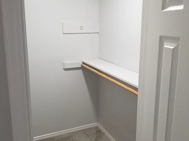 2430 Lakeview Cir — Photo 18