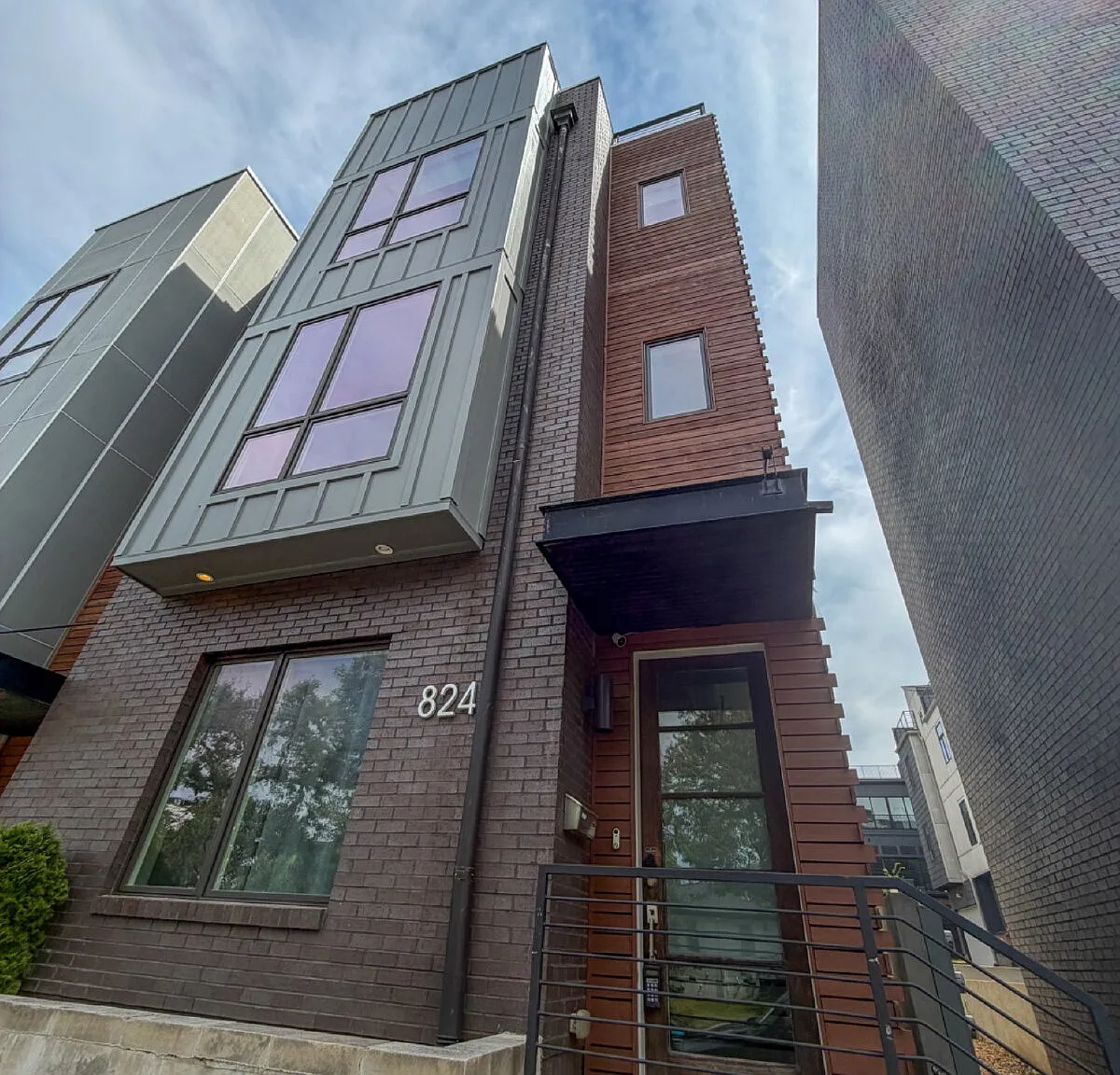 3 bed, 3.5 bath, 2010 sqft, $4,200 — Photo 1