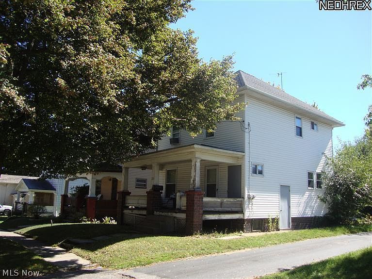 2nd image of 220 W Henry St