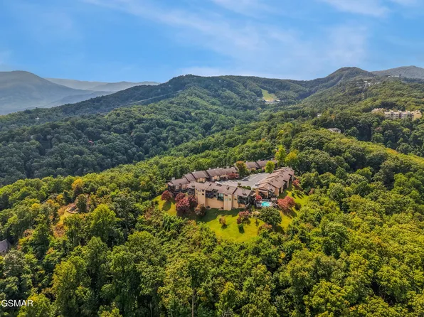 1050 Ski View Dr, Gatlinburg, TN 37738