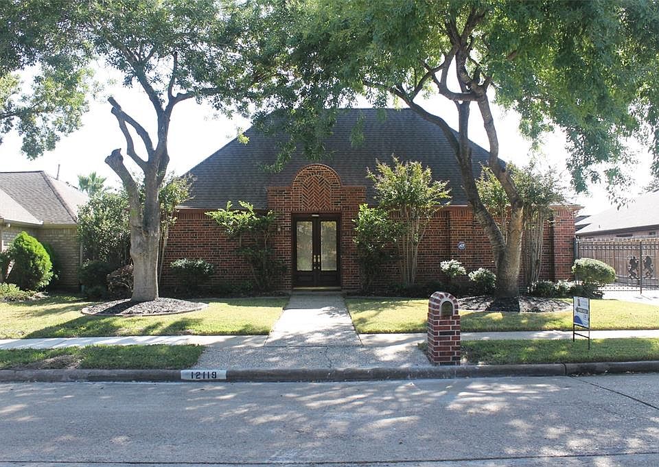 2nd image of 12119 Burgoyne Dr