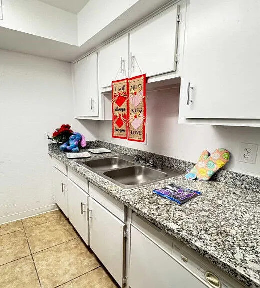Inglewood Village Apartments — Photo 28