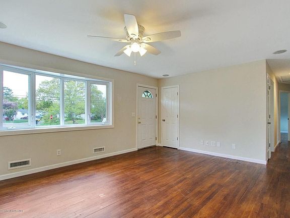 5th image of 132 Coral Dr