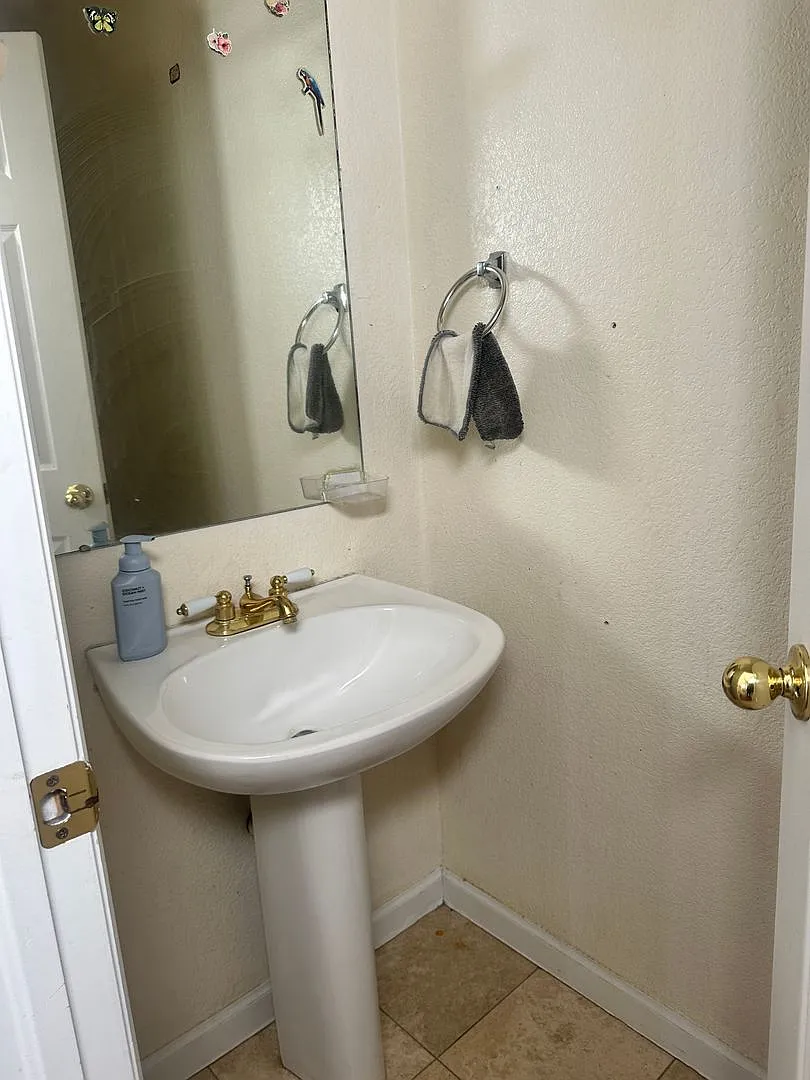 3 bedroom single family home for rent in Thornton! — Photo 3