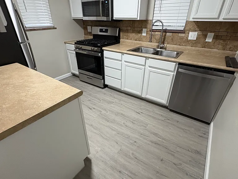 3296 Stevie Ln — Photo 2