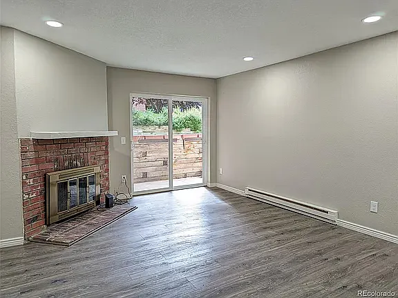 2 bed, 982 sqft, $1,800 — Photo 2