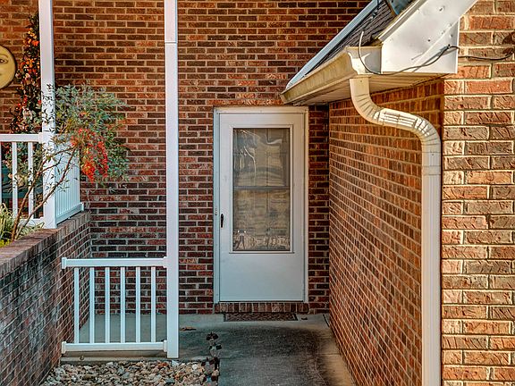 4th image of 412 Alexander Ave #412