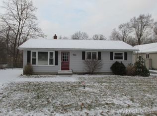 9512 Lone Pine St, White Lake, MI 48386