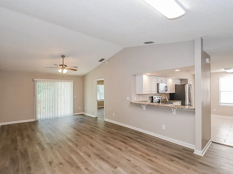 282 Aquarius Cir W — Photo 4
