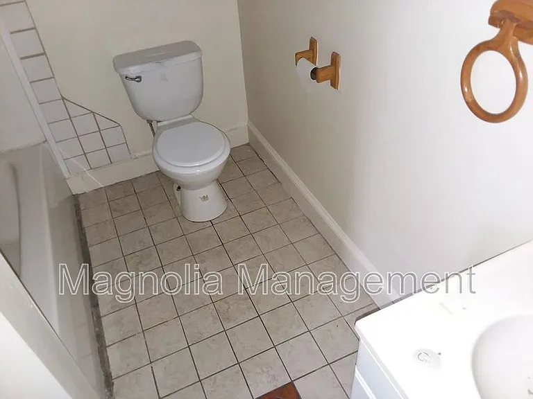 410 Young St — Photo 8