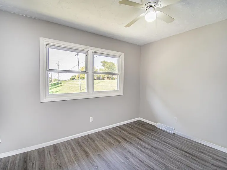 1220 Hillcrest Dr — Photo 18