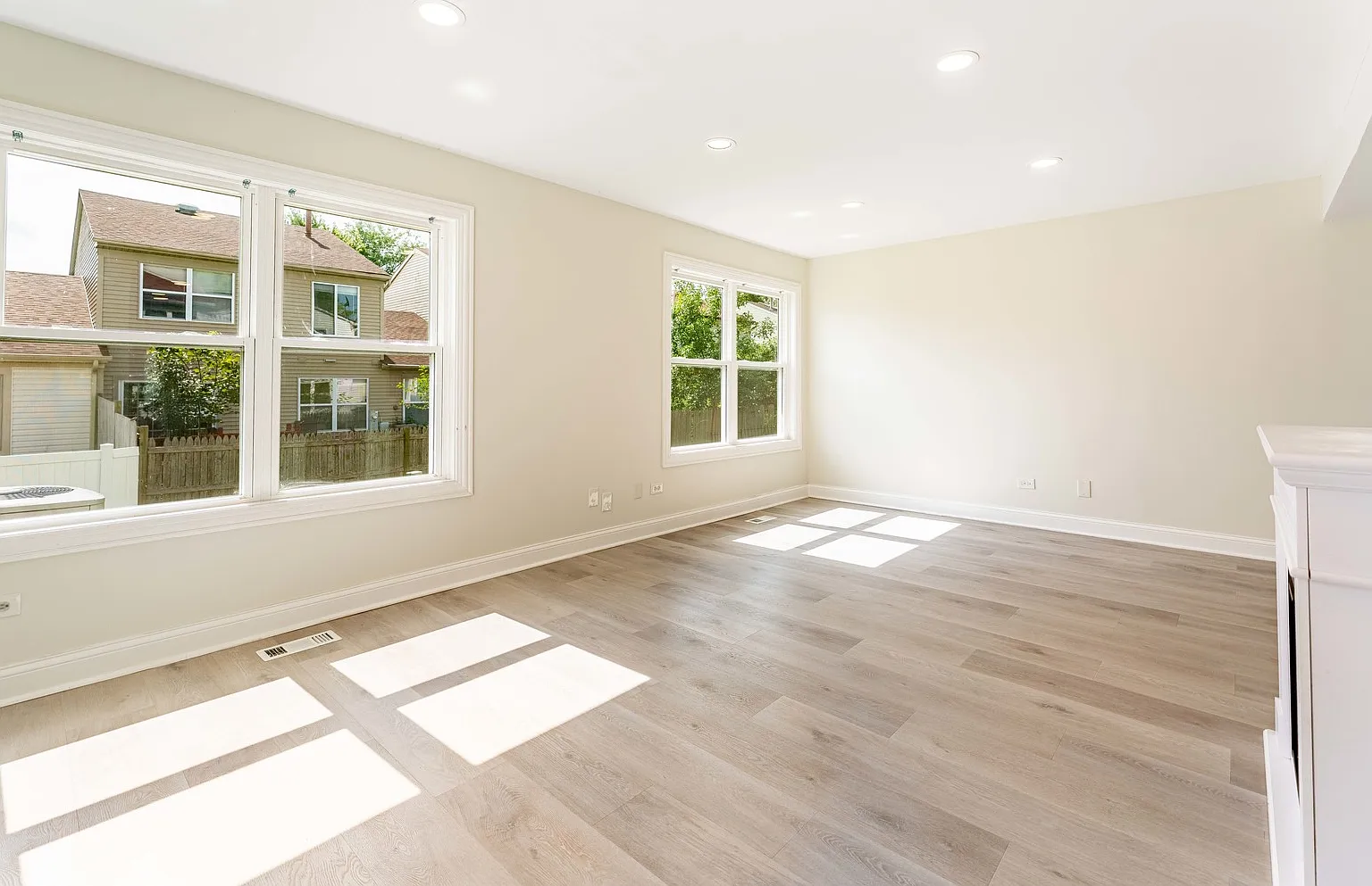 3 bed, 1.5 bath, 2700 sqft, $2,500 — Photo 3