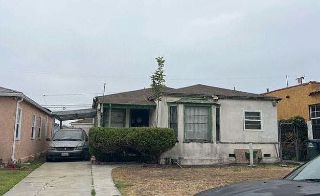 2nd image of 2540 Indiana Ave