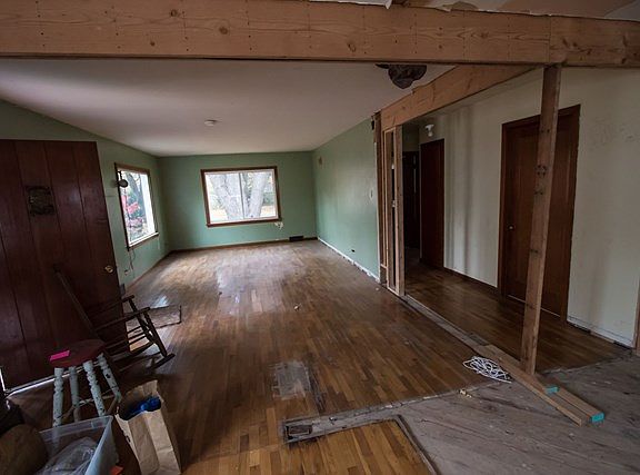 5th image of 307 E 7th St