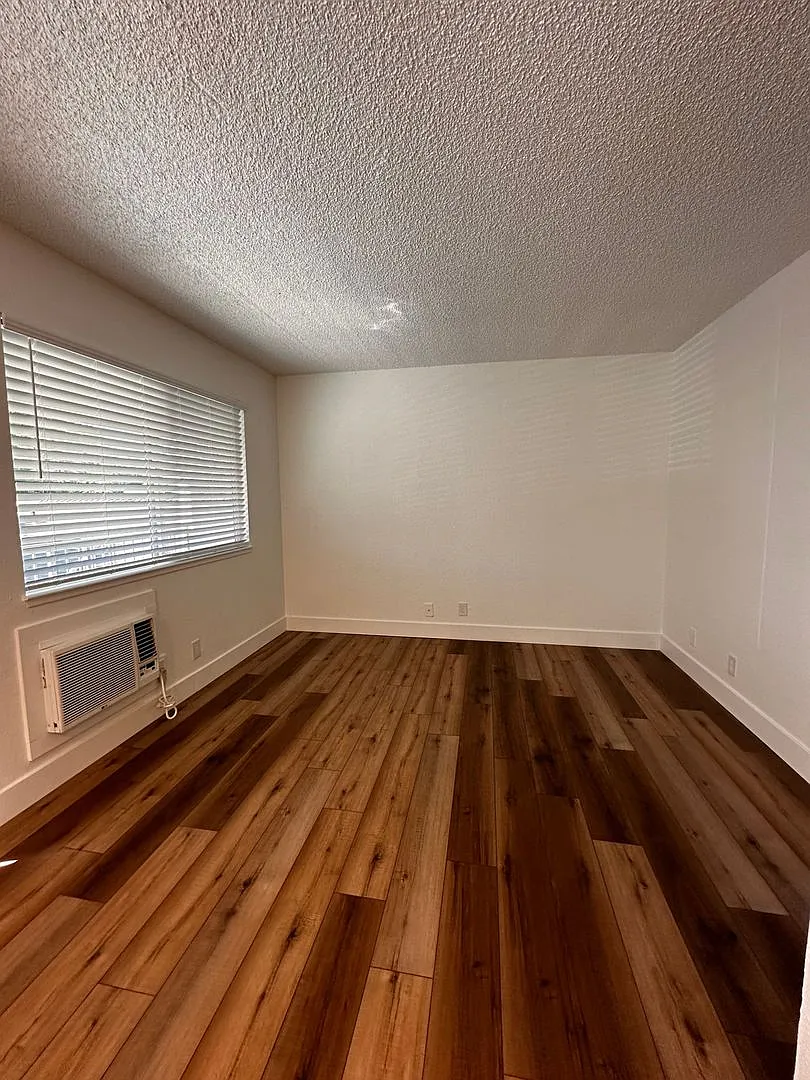 212 Boulder Creek Drive — Photo 2